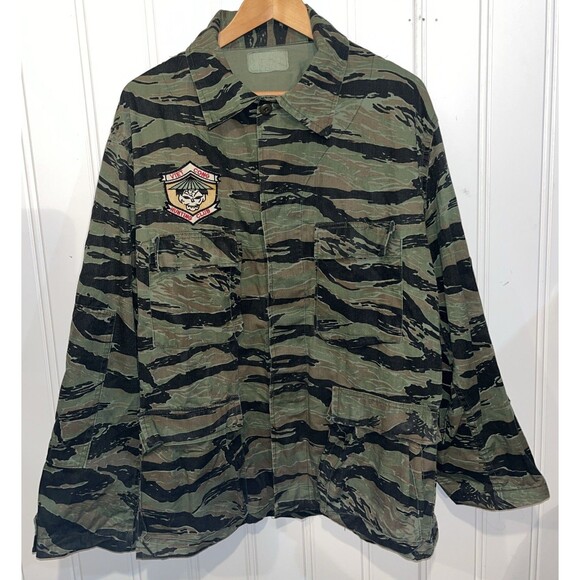 VTG 1960s U.S. Military Combat Coat Mens XL Regulation Pattern USA Vietnam Patch